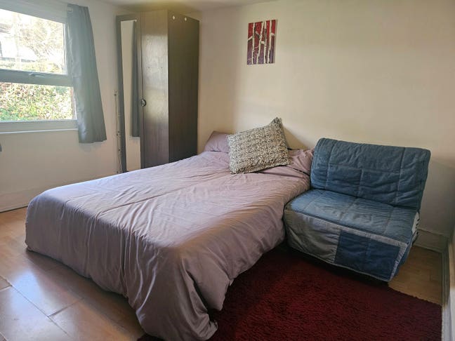 Large Double Room in a lovely house  Main Photo