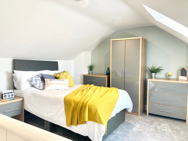 Walk to Reading Station in 20 Mins 🚂✔️💛 Main Photo