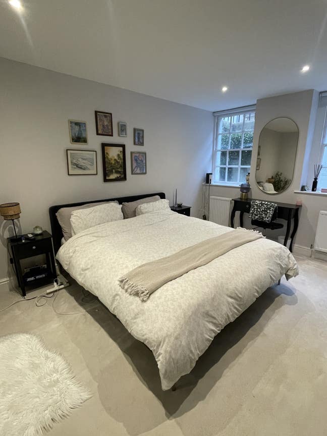 Bedroom in spacious maisonette Main Photo