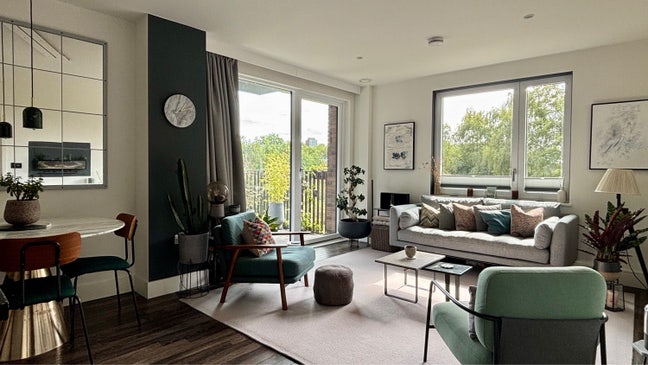 Double & private bathroom with balcony (bills inc) Main Photo