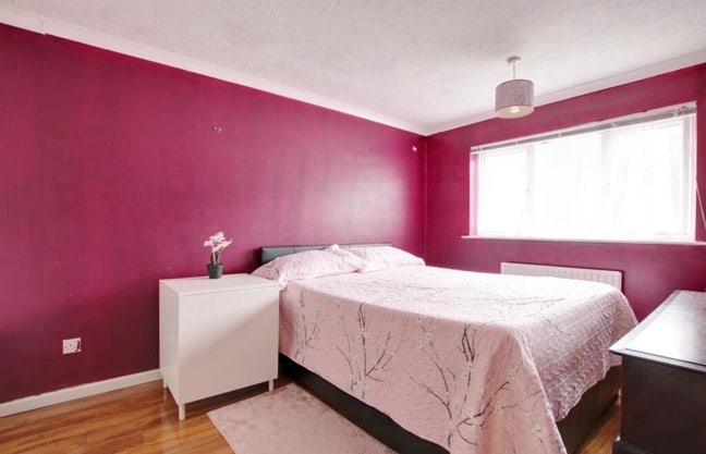 Medium and Large rooms to rent  Main Photo