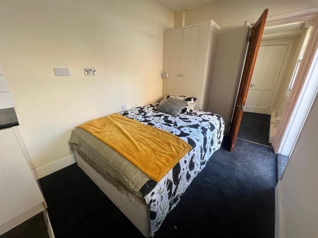 Studio Room To Rent (64PRKR5) Main Photo