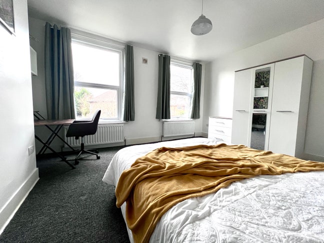 Three Double Rooms in BR1 Main Photo