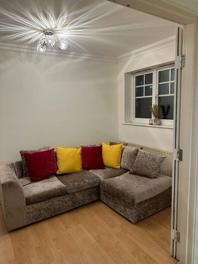 3 bedrooms available now  Main Photo