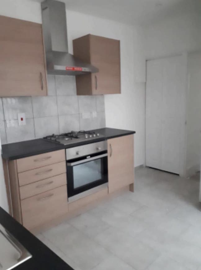 Modern 1 Bedroom Bed Flat for Uni Students Main Photo