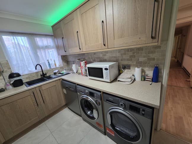 Room to rent  Main Photo