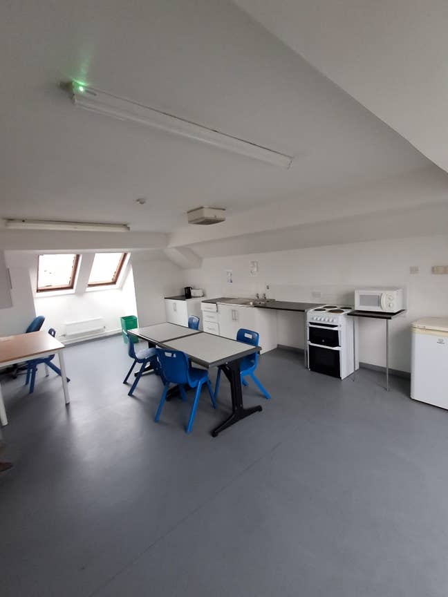 Spacious Guardianship Rooms in Former Uni Campus Main Photo