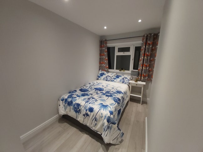 Unique Ensuite double bedroom, SW20 0UQ, FREE WIFI Main Photo