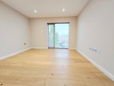 Beautiful 2 bedroom property in East barnet Main Photo
