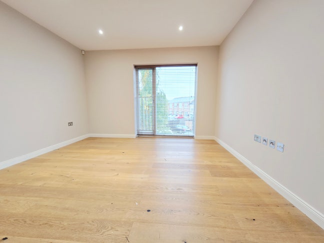 Beautiful 2 bedroom property in East barnet Main Photo