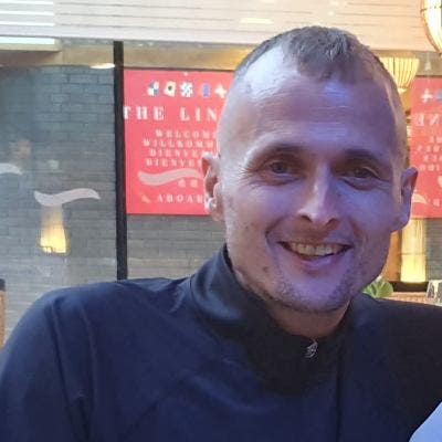 Professional Male seeks a single or double room Main Photo