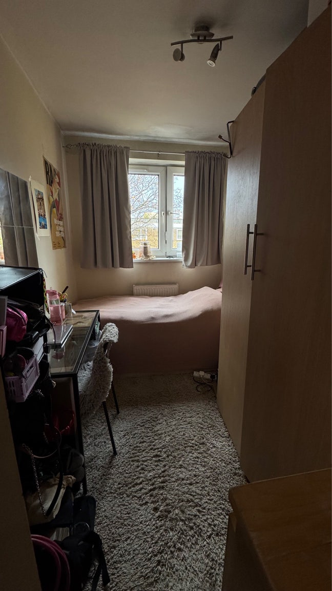 Single Room in Southfields - £680, bills include  Main Photo