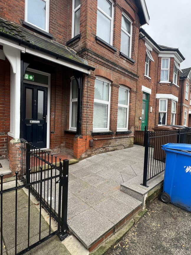 Double Rooms Available - &pound;50 Amazon Giftcard!! Main Photo