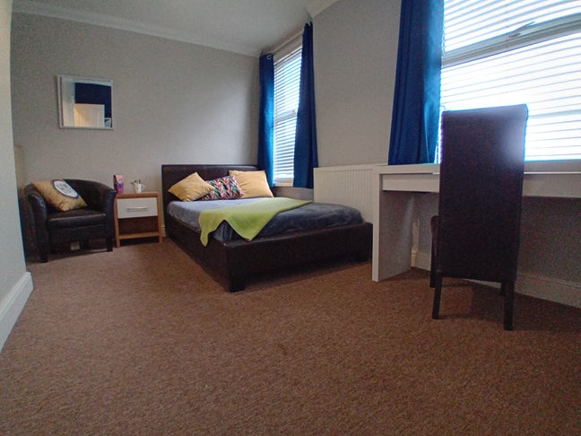 Double En-suite in great location! Main Photo