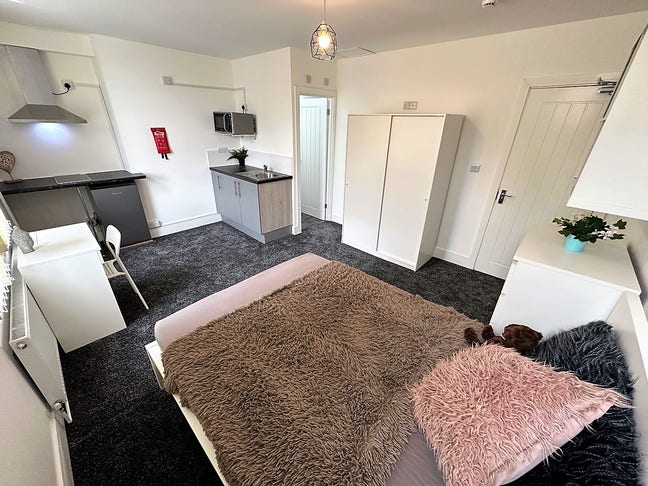 Large Modern Self Contained Studio Main Photo