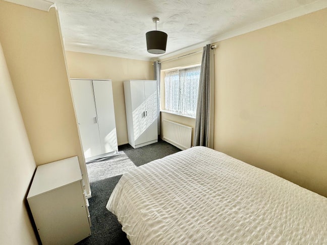 🌟 Spacious Double Room Chigwell, Bills Included   Main Photo