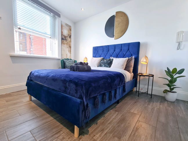 One bed studio apartment Main Photo