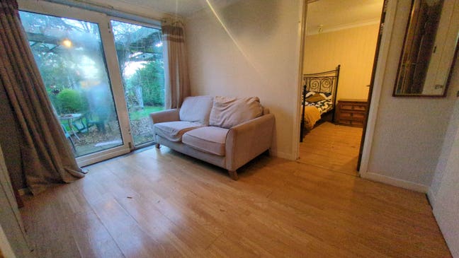 Double bedroom & annex close to Bridgend centre Main Photo