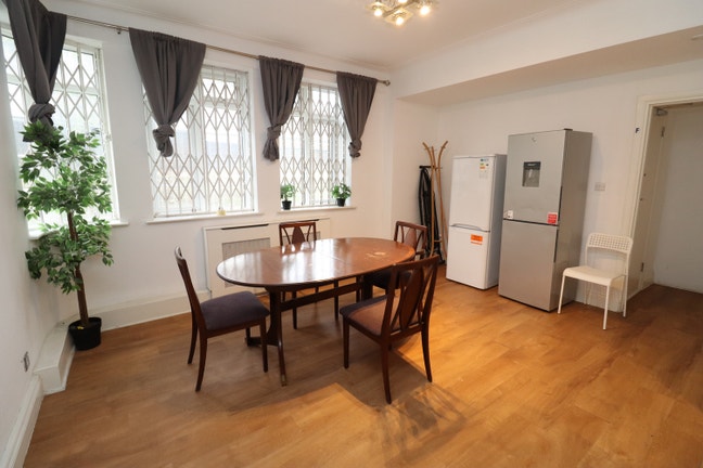 Stunning En-Suite Room! 2 Stops from Central Ldn Main Photo