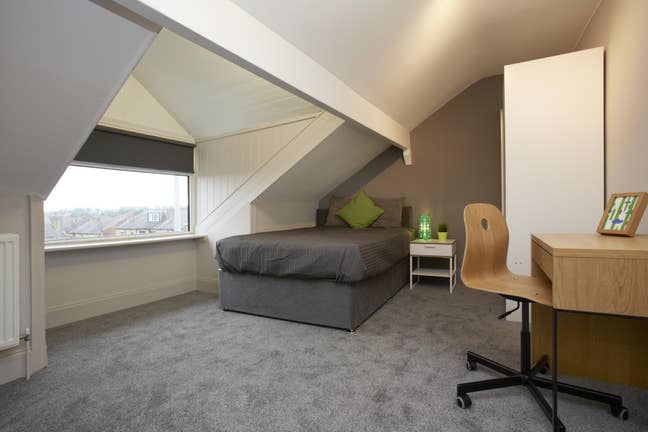 Large Double Room Available Convenient Location!  Main Photo