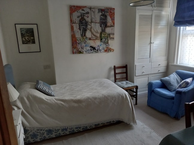 Good sized single room with own kitchen Main Photo