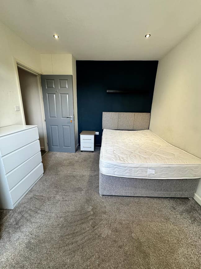 1 Large Double room Ready 05/01/2026 - L13 Area! Main Photo
