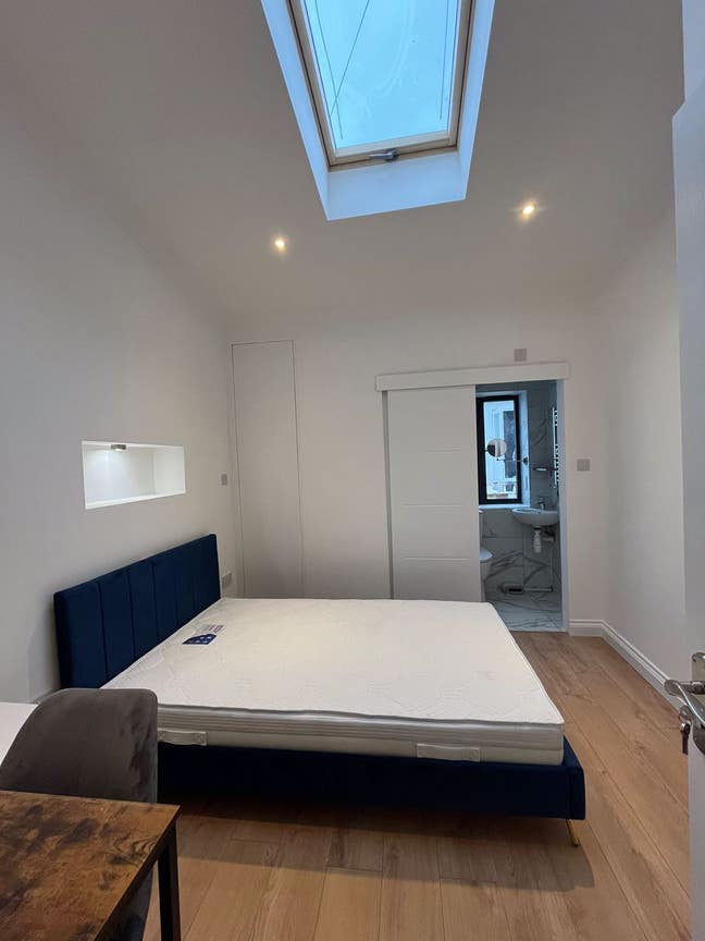 New Lovely Ensuite Bedroom SE12  Main Photo