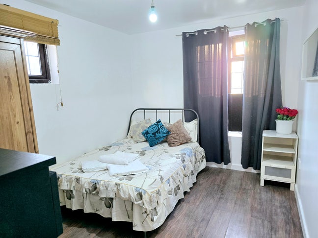  Room*Refurbished*Living Room*Hoxton*Shoredwitch Main Photo