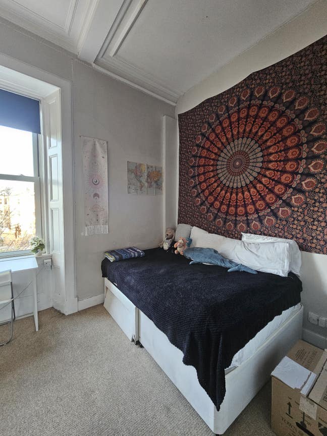 1 bedroom is available on Bruntsfield Place Main Photo