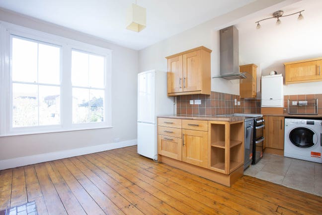Superb 3 Bed Maisonette, Glencairn Road, Streatham Main Photo