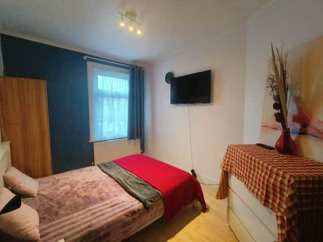 🌟 Bright Double Bedroom in Clean House E13 🌟 Main Photo