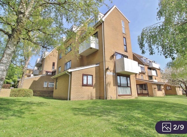 Spacious 3 BHK Flat for Rent Cowes court, Fareham Main Photo