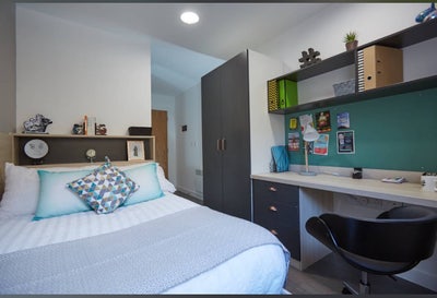 ⭐️Ensuite Room - 2 minute walk to Blackhorse St. Main Photo