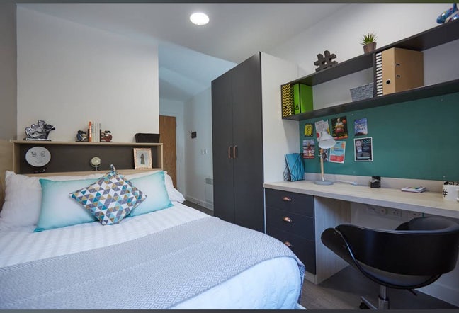 ⭐️Ensuite Room - 2 minute walk to Blackhorse St. Main Photo