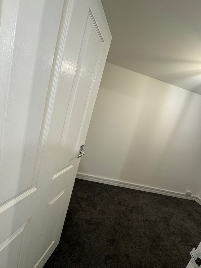 Double & single room available in E17 Main Photo