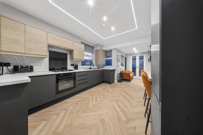 Boutique Luxury Living – Studios & En-Suites, NG3 Main Photo