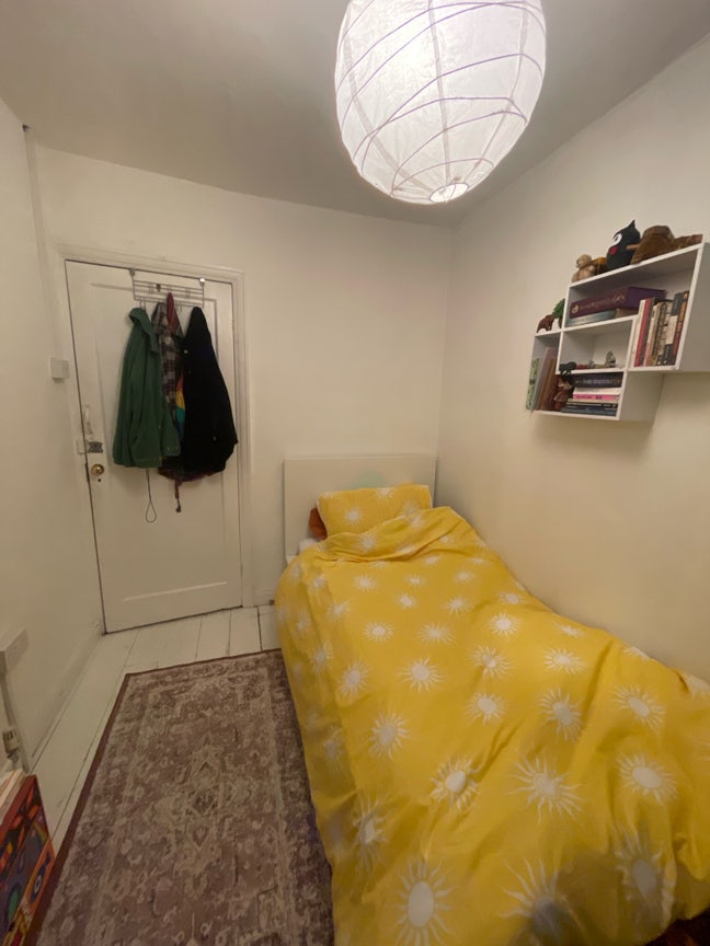 Single bedroom with bills included! Main Photo