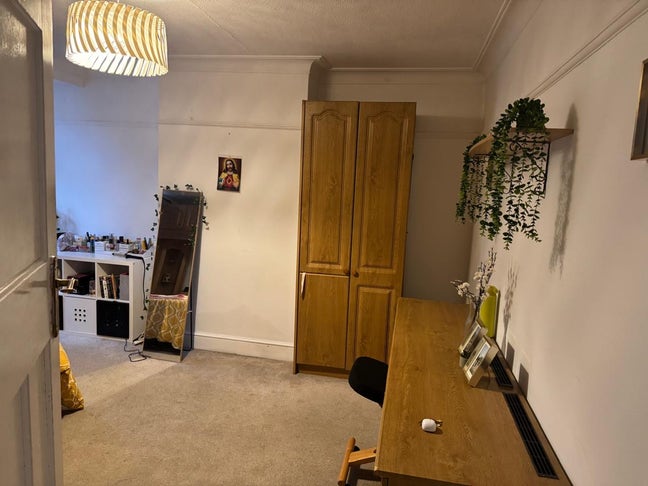 Spacious double bed  room avilable for rent Main Photo