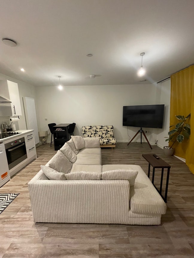 Your Own Flat (Almost!) as Landlord Rarely Around Main Photo