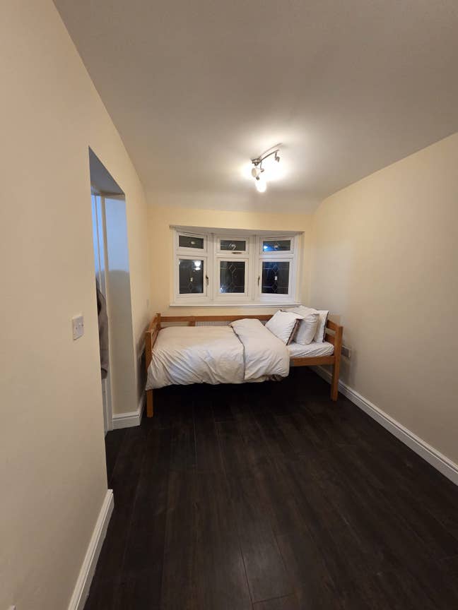 En-Suit Double Lovely Room@RM12 5DJ/Elm Park STN Main Photo