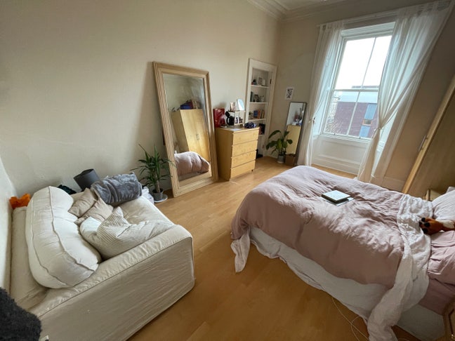 1 month sublet in double room off meadows Main Photo