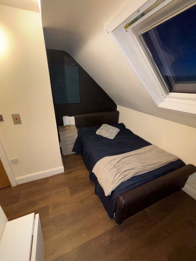 En suite Double Room Available  Main Photo