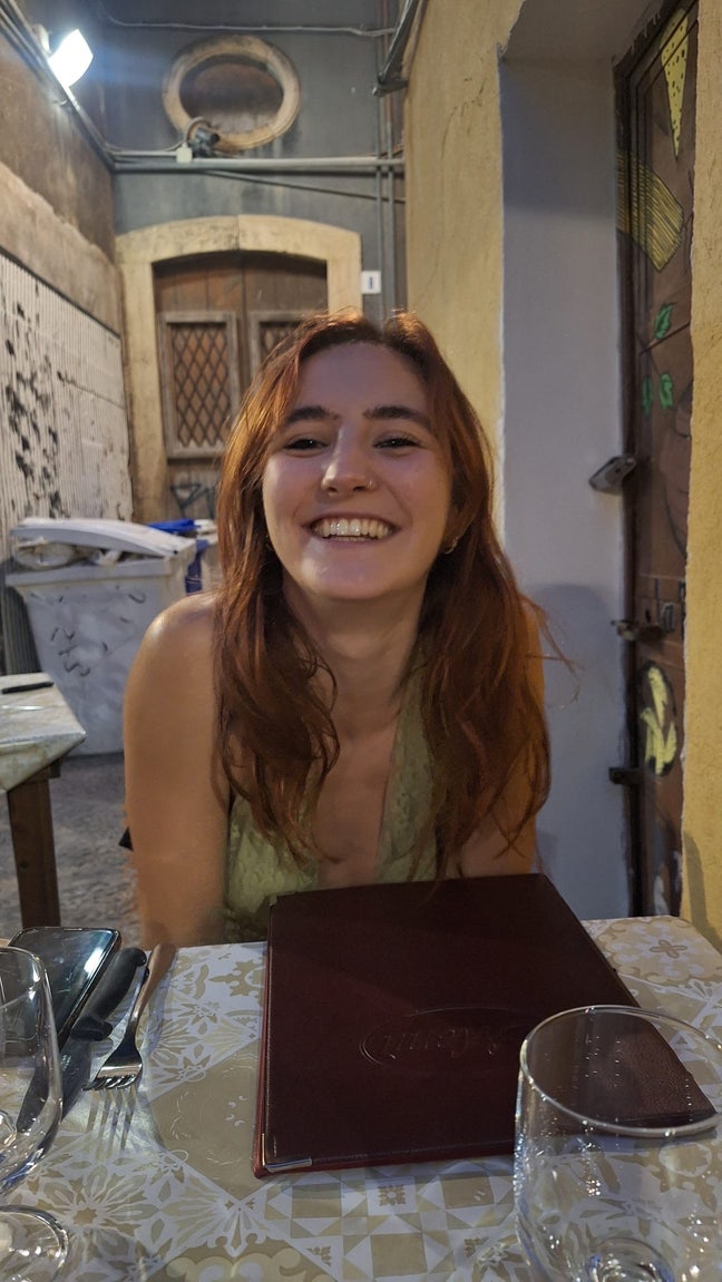 Female professional looking for house share  Main Photo