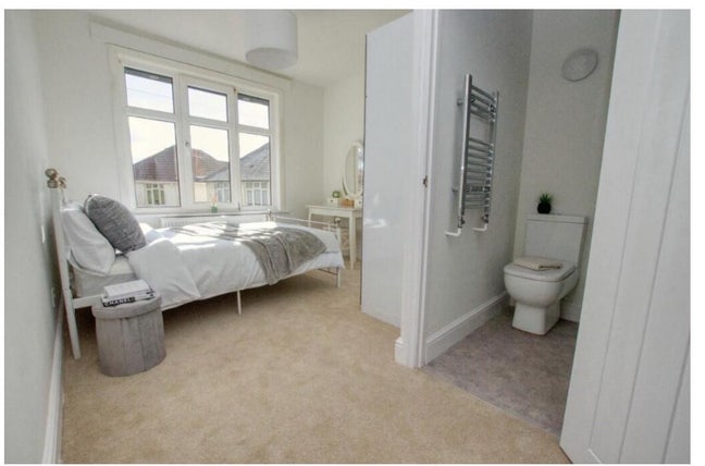Double bedroom Ensuite Main Photo