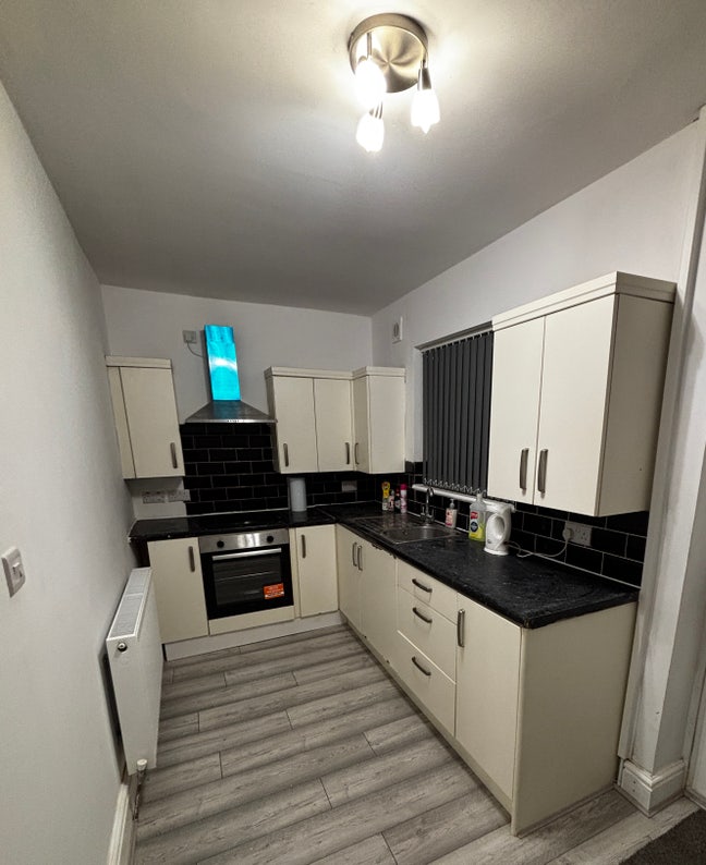 Spacious Rooms available in newly renovated flat.  Main Photo