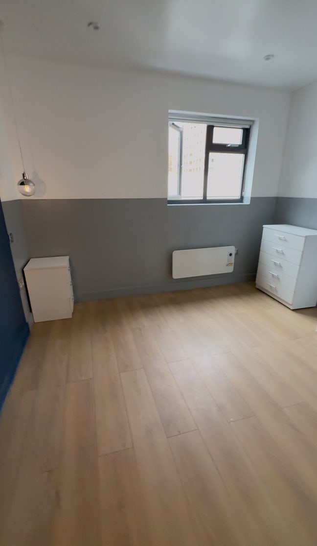 Room Mate - En-suite Room Available  (Bills incl) Main Photo