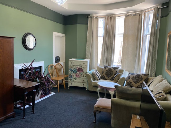 Large Bed Sitting Room near hospital  Main Photo