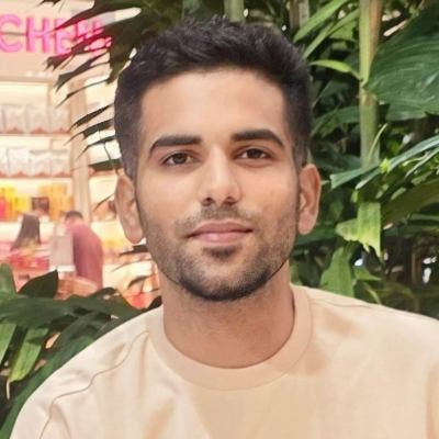 Professional Male seeks a single or double room Main Photo