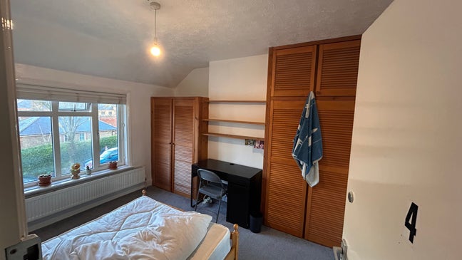 Coombe  Road  4  bed,  1  room  to  rent Main Photo