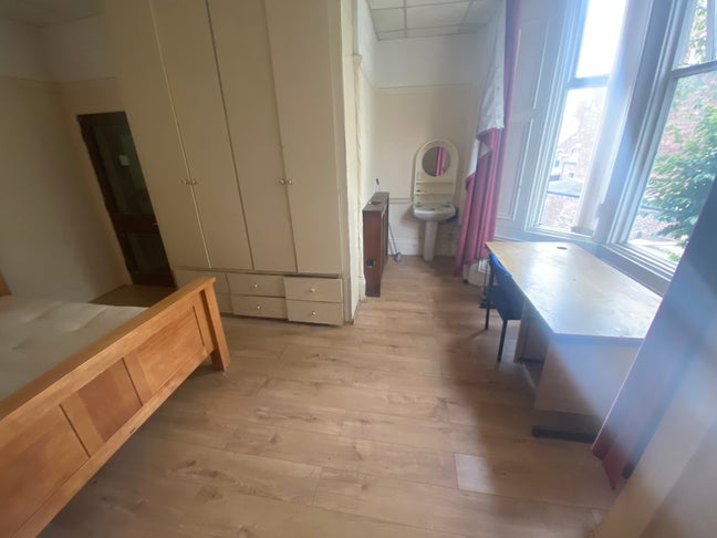 Rooms for Rent in recently refurbished house. Main Photo